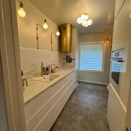 3 Bedroom Apartment, Flatscreen Tv, Balcony Bergen